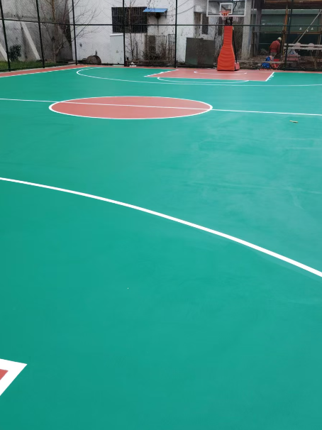 古城 球场长期使用易出现地面开裂